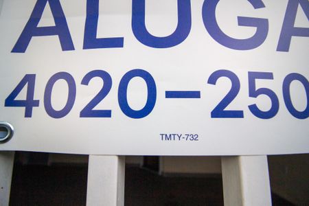 Casa para alugar com 104m², 3 quartos e 4 vagas Casa para alugar com 104m², 3 quartos e 4 vagasFachada