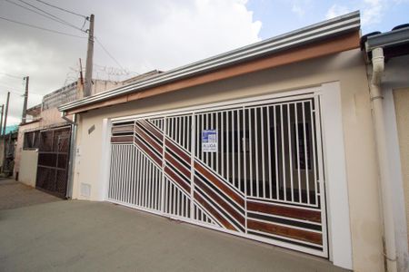 Casa para alugar com 104m², 3 quartos e 4 vagas Casa para alugar com 104m², 3 quartos e 4 vagasFachada