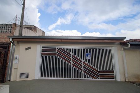 Casa para alugar com 104m², 3 quartos e 4 vagas Casa para alugar com 104m², 3 quartos e 4 vagasFachada