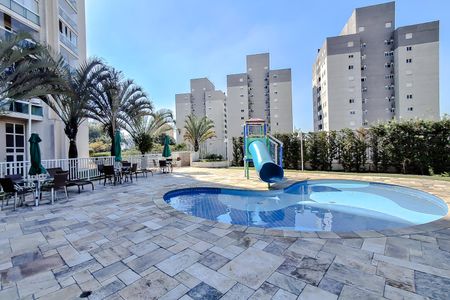 Apartamento à venda com 150m², 3 quartos e 3 vagas Apartamento à venda com 150m², 3 quartos e 3 vagasÁrea comum - Piscina