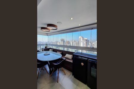 Apartamento à venda com 150m², 3 quartos e 3 vagas Apartamento à venda com 150m², 3 quartos e 3 vagasVaranda