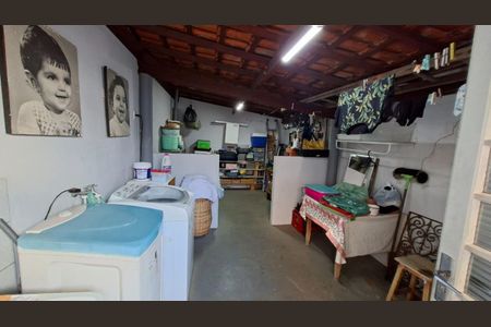 Casa à venda com 240m², 4 quartos e 3 vagas Casa à venda com 240m², 4 quartos e 3 vagasLavanderia/Depósito