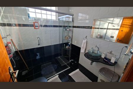 Casa à venda com 240m², 4 quartos e 3 vagas Casa à venda com 240m², 4 quartos e 3 vagasCasa do Fundo
