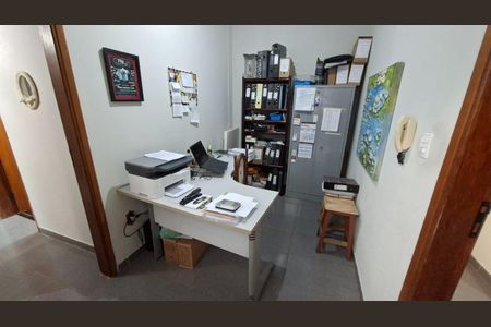 Casa à venda com 240m², 4 quartos e 3 vagas Casa à venda com 240m², 4 quartos e 3 vagasCasa do Fundo