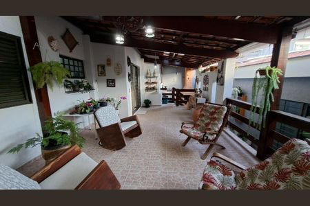 Casa à venda com 240m², 4 quartos e 3 vagas Casa à venda com 240m², 4 quartos e 3 vagasFoto 03