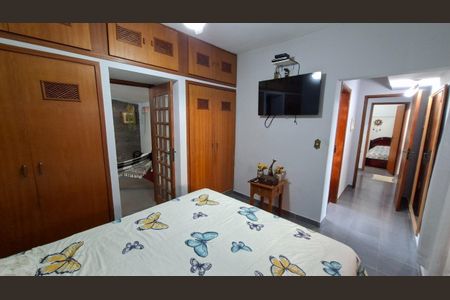 Casa à venda com 240m², 4 quartos e 3 vagas Casa à venda com 240m², 4 quartos e 3 vagasCasa do Fundo