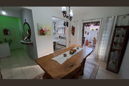 Casa à venda com 240m², 4 quartos e 3 vagas Casa à venda com 240m², 4 quartos e 3 vagasFoto 10