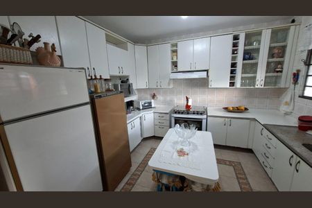 Casa à venda com 240m², 4 quartos e 3 vagas Casa à venda com 240m², 4 quartos e 3 vagasFoto 09
