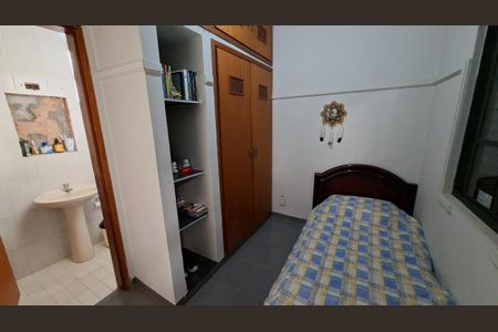Casa à venda com 240m², 4 quartos e 3 vagas Casa à venda com 240m², 4 quartos e 3 vagasCasa do Fundo