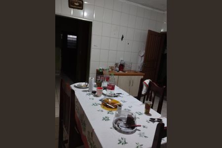 Casa à venda com 125m², 4 quartos e 2 vagas Casa à venda com 125m², 4 quartos e 2 vagasCozinha