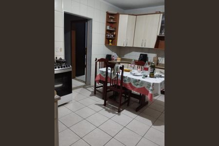Casa à venda com 125m², 4 quartos e 2 vagas Casa à venda com 125m², 4 quartos e 2 vagasCozinha