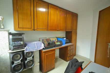 Casa à venda com 377m², 4 quartos e 4 vagasEscritório