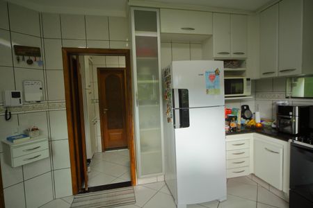 Casa à venda com 377m², 4 quartos e 4 vagasCozinha 
