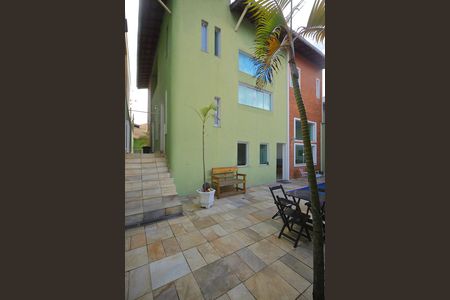 Casa à venda com 377m², 4 quartos e 4 vagasQuintal- Vista interna 