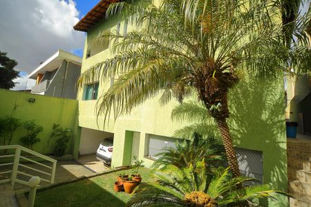 Casa à venda com 377m², 4 quartos e 4 vagasJardim/Garagem