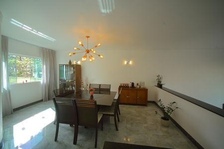 Casa à venda com 377m², 4 quartos e 4 vagasSala de Jantar 