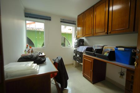 Casa à venda com 377m², 4 quartos e 4 vagasEscritório