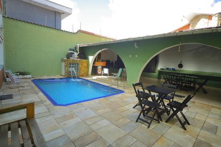 Casa à venda com 377m², 4 quartos e 4 vagasQuintal