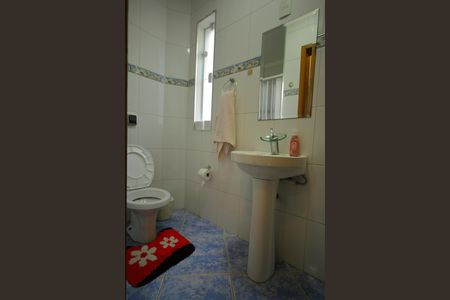 Casa à venda com 377m², 4 quartos e 4 vagasBanheiro de serviço 