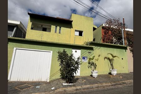 Casa à venda com 377m², 4 quartos e 4 vagasFachada 