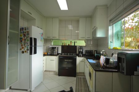 Casa à venda com 377m², 4 quartos e 4 vagasCozinha 
