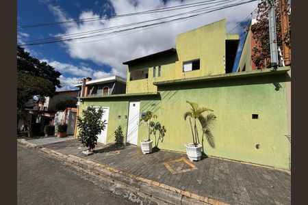 Casa à venda com 377m², 4 quartos e 4 vagasFachada 