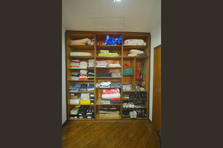 Casa à venda com 377m², 4 quartos e 4 vagasCloset - Suíte 1 