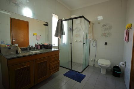 Casa à venda com 377m², 4 quartos e 4 vagasBanheiro Suíte 1