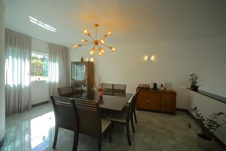 Casa à venda com 377m², 4 quartos e 4 vagasSala de Jantar 