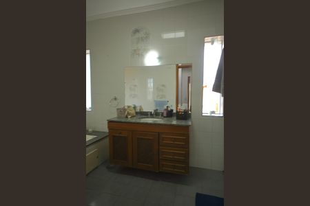 Casa à venda com 377m², 4 quartos e 4 vagasBanheiro Suíte 1