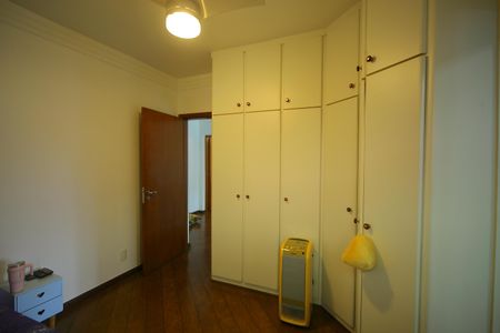 Casa à venda com 377m², 4 quartos e 4 vagasSuíte 2