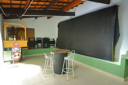 Casa à venda com 377m², 4 quartos e 4 vagasQuintal/Área de serviço 