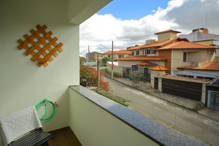 Casa à venda com 377m², 4 quartos e 4 vagasVaranda  Suíte 1