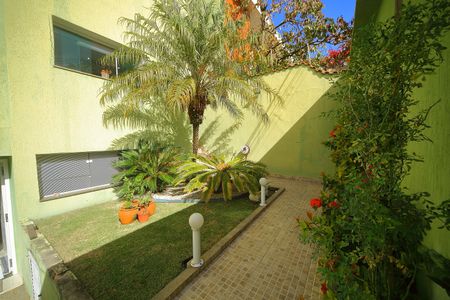 Casa à venda com 377m², 4 quartos e 4 vagasJardim/Garagem 