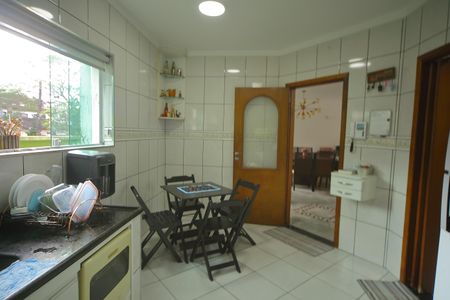 Casa à venda com 377m², 4 quartos e 4 vagasCozinha 