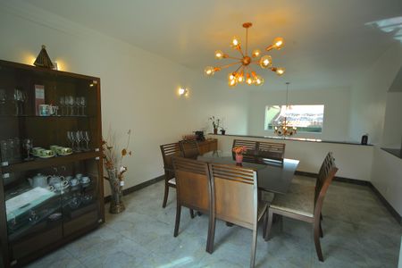 Casa à venda com 377m², 4 quartos e 4 vagasSala de Jantar 