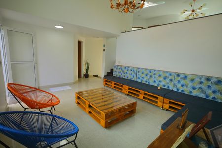 Casa à venda com 377m², 4 quartos e 4 vagasSala de visita 