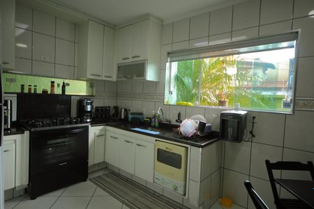 Casa à venda com 377m², 4 quartos e 4 vagasCozinha 