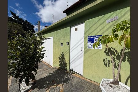 Casa à venda com 377m², 4 quartos e 4 vagas Casa à venda com 377m², 4 quartos e 4 vagasFachada