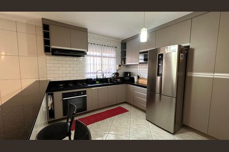 Casa para alugar com 250m², 4 quartos e 1 vaga