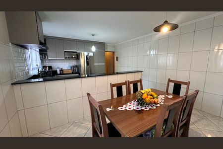 Casa para alugar com 250m², 4 quartos e 1 vaga