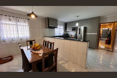 Casa para alugar com 250m², 4 quartos e 1 vaga