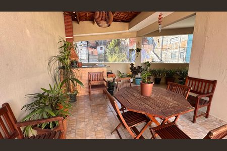 Casa para alugar com 4 quartos, 250m² em Guarapiranga, São Paulo