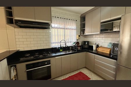 Casa para alugar com 4 quartos, 250m² em Guarapiranga, São Paulo