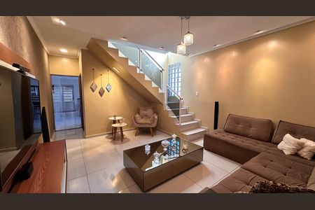 Casa para alugar com 4 quartos, 250m² em Guarapiranga, São Paulo