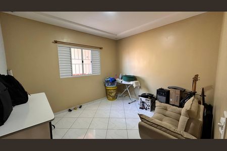 Casa para alugar com 4 quartos, 250m² em Guarapiranga, São Paulo