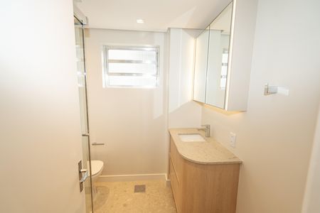 Banheiro de apartamento para alugar com 2 quartos, 133m² em Independência, Porto Alegre