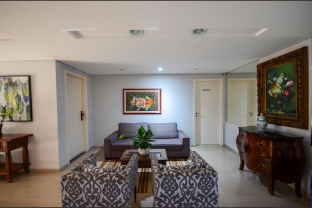 Apartamento à venda com 136m², 4 quartos e 3 vagas Apartamento à venda com 136m², 4 quartos e 3 vagasHall de entrada