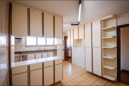 Apartamento à venda com 136m², 4 quartos e 3 vagas Apartamento à venda com 136m², 4 quartos e 3 vagasCozinha