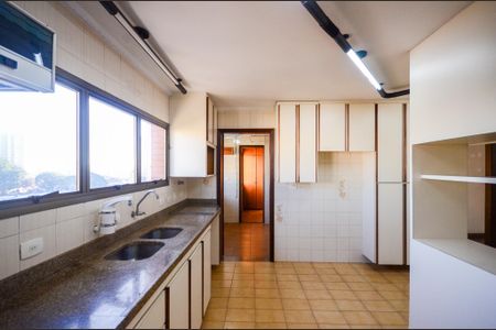 Apartamento à venda com 136m², 4 quartos e 3 vagas Apartamento à venda com 136m², 4 quartos e 3 vagasCozinha